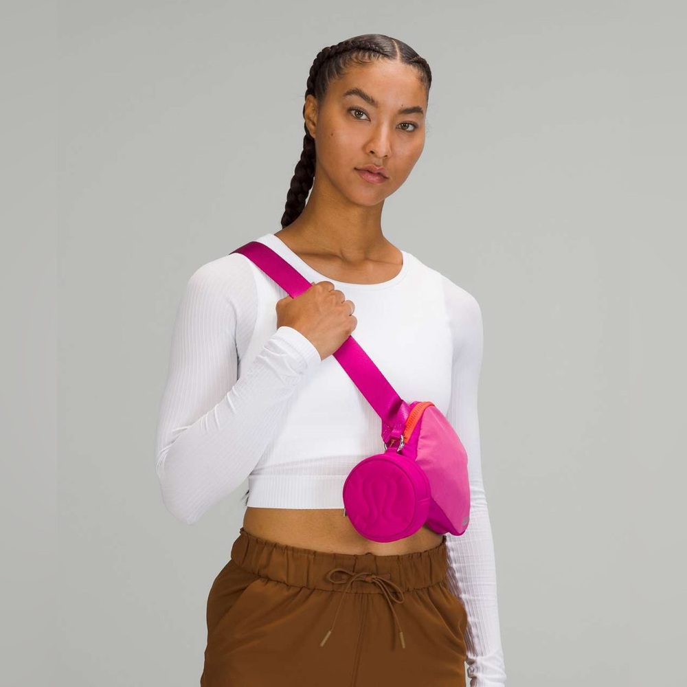 NEW Lululemon Logo Pouch Ripened Raspberry - Picture 5 of 8